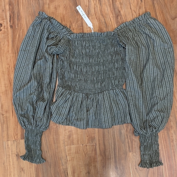 Nordstrom Rack Maiser‎ Cold Shoulder Balloon Sleeve Ruched Top Striped Paisley M - Picture 2 of 4